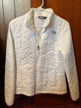 The North Face Women's White Quilted Packable Puffer Jacket
